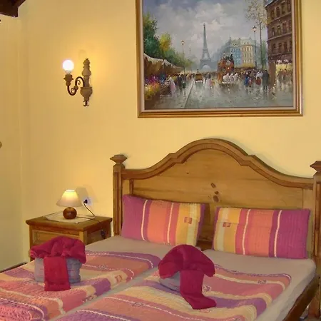 Aptos Monasterio De San Antonio 4 Apartment
